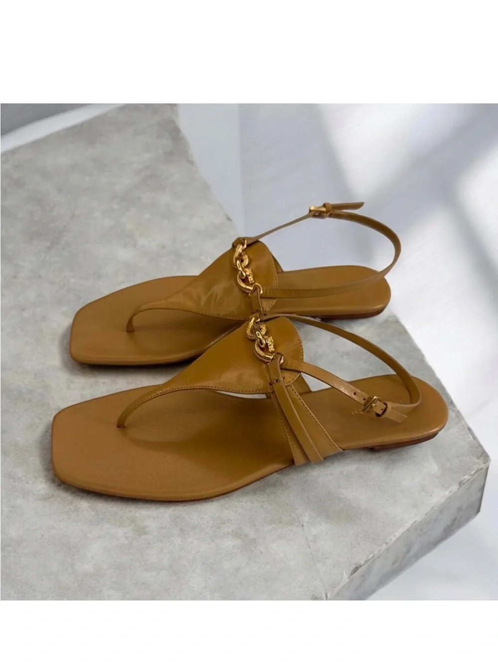 New ~ Tory Burch Tan Sandals W/Gold Chain Embellishment ~ Size 9